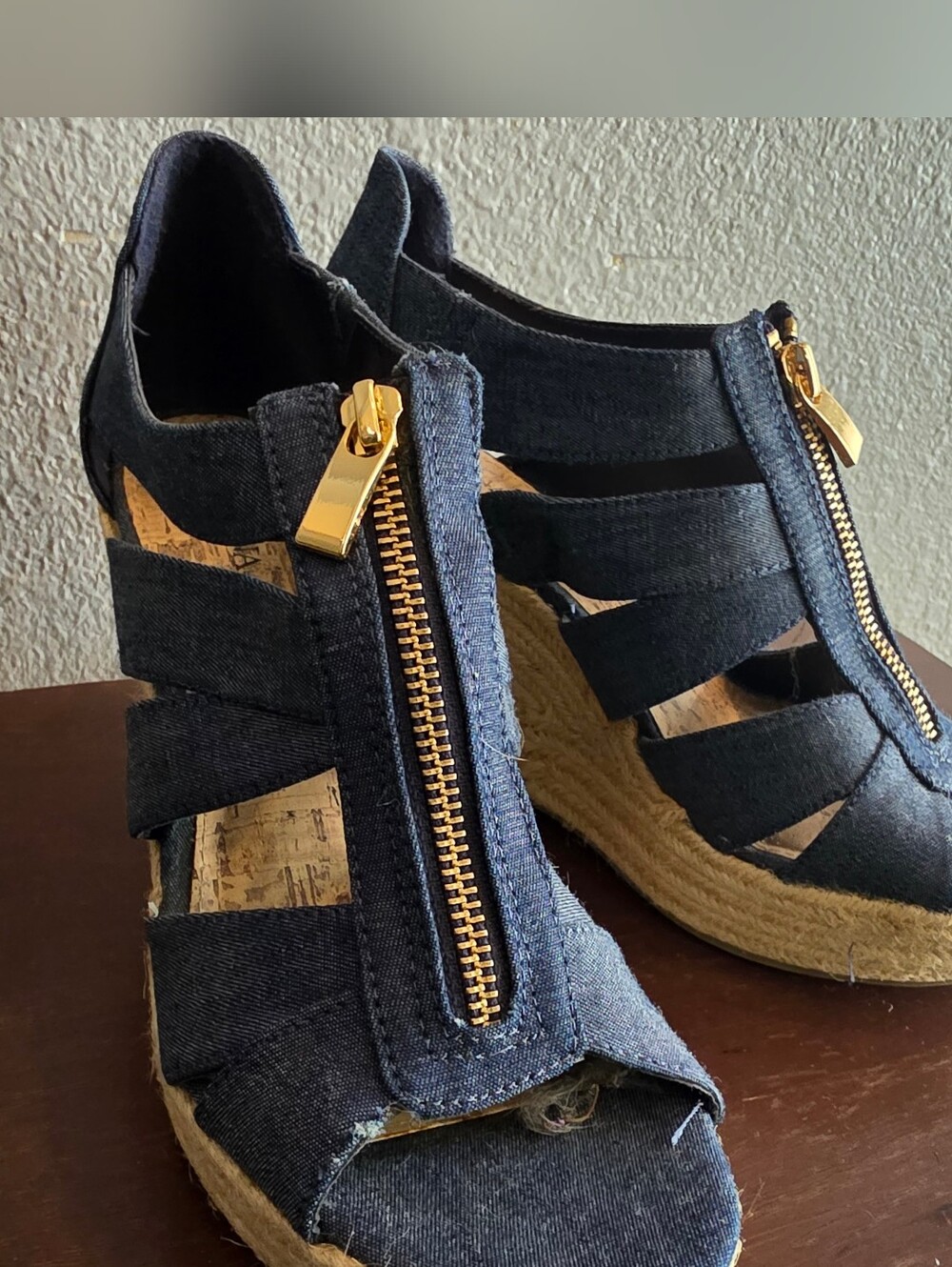 Women’s Merona Navy Denim Wedge Sandals with Gold Zip Sz8